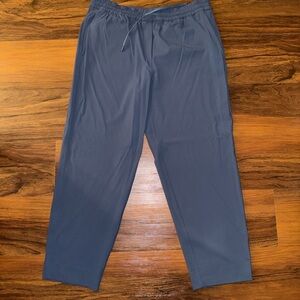 lululemon athletica women’s Slate Blue tapered leg mid rise pants